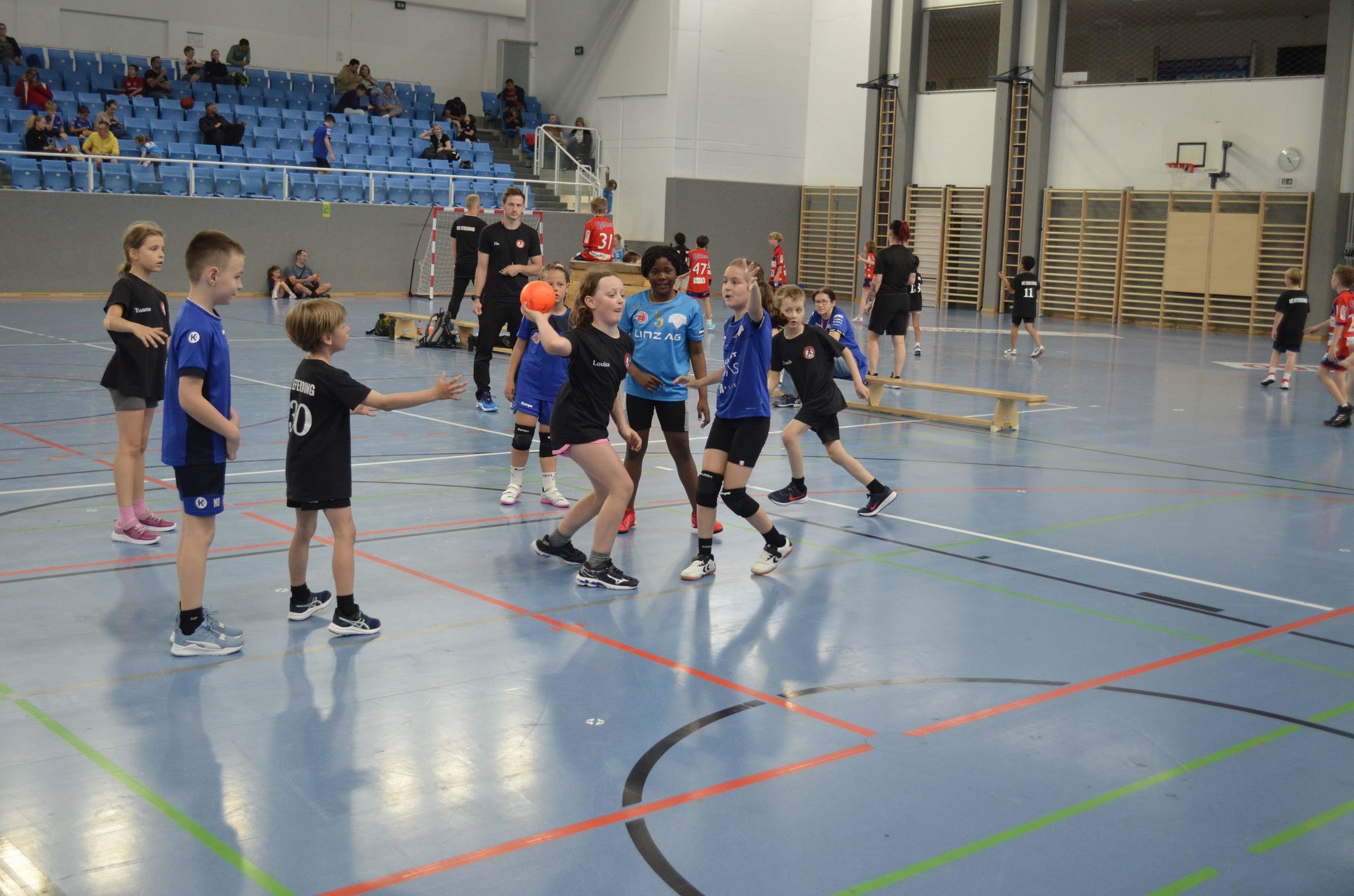 Minis überzeugen mit Teamgeist und Spielfreude beim Turnier in Linz (4/8)