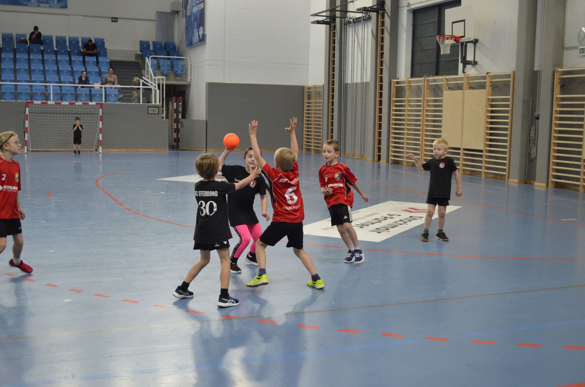 Minis überzeugen mit Teamgeist und Spielfreude beim Turnier in Linz (7/8)