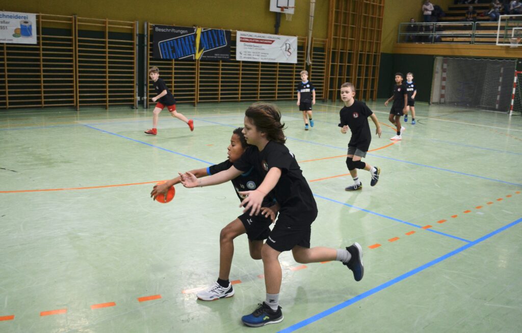 Minihandballturnier in Eferding begeistert Kinder und Fans