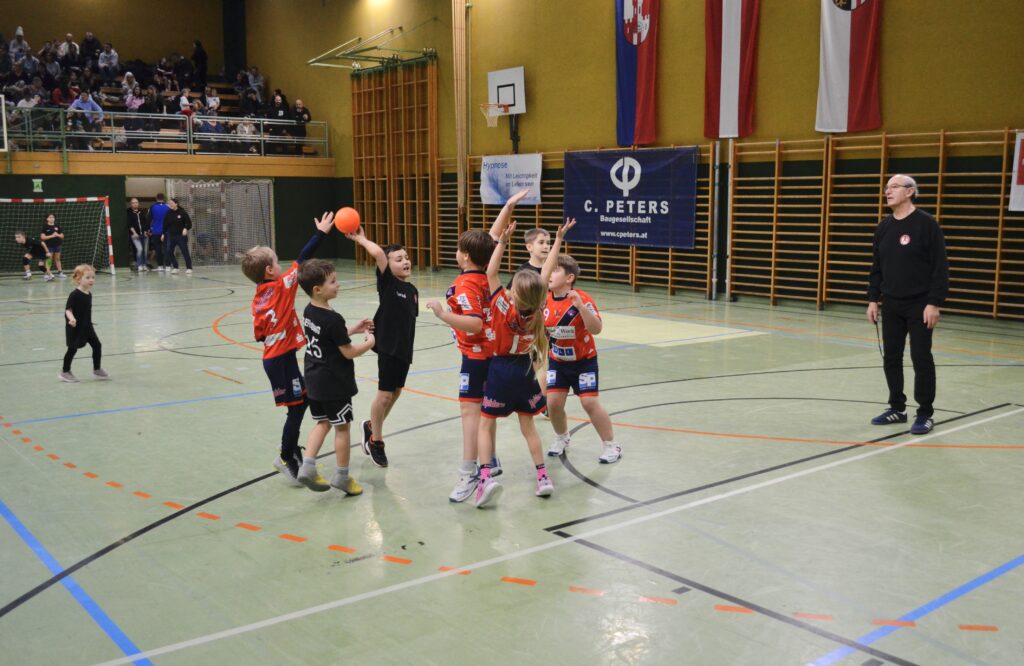Minihandballturnier in Eferding begeistert Kinder und Fans