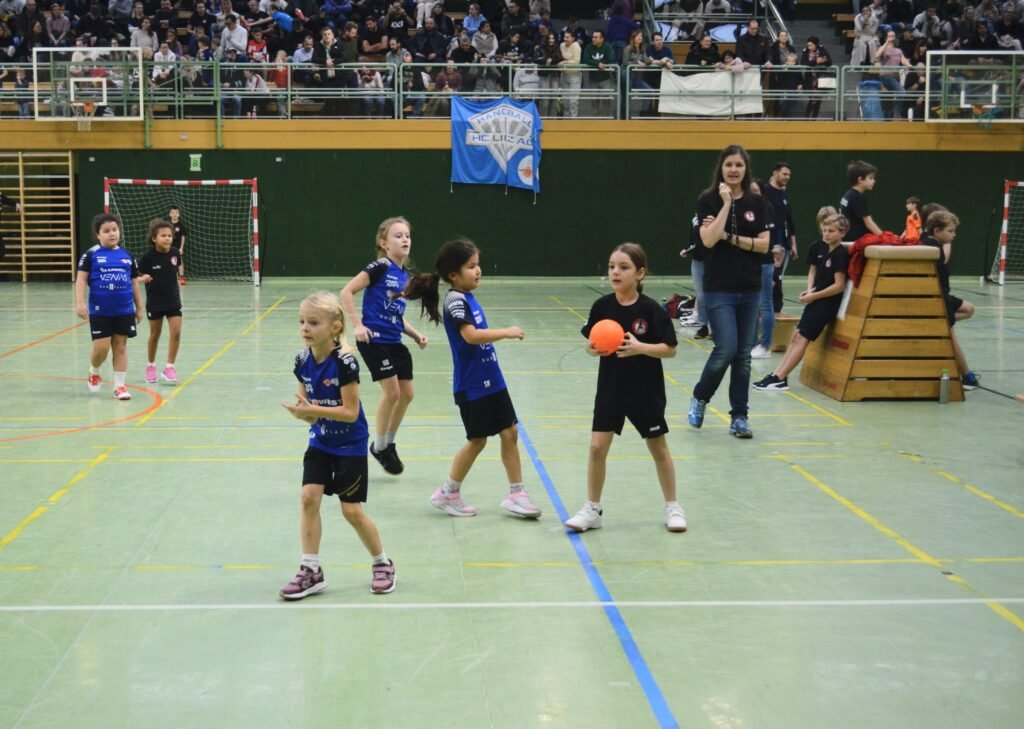 Minihandballturnier in Eferding begeistert Kinder und Fans