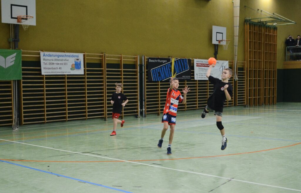 Minihandballturnier in Eferding begeistert Kinder und Fans