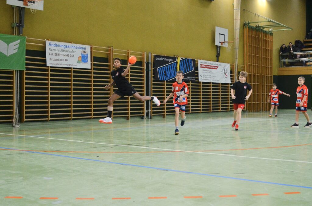 Minihandballturnier in Eferding begeistert Kinder und Fans