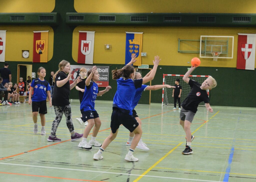 Minihandballturnier in Eferding begeistert Kinder und Fans