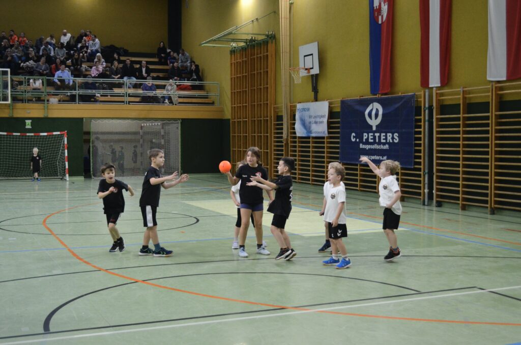 Minihandballturnier in Eferding begeistert Kinder und Fans