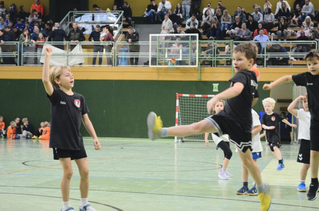 Minihandballturnier in Eferding begeistert Kinder und Fans