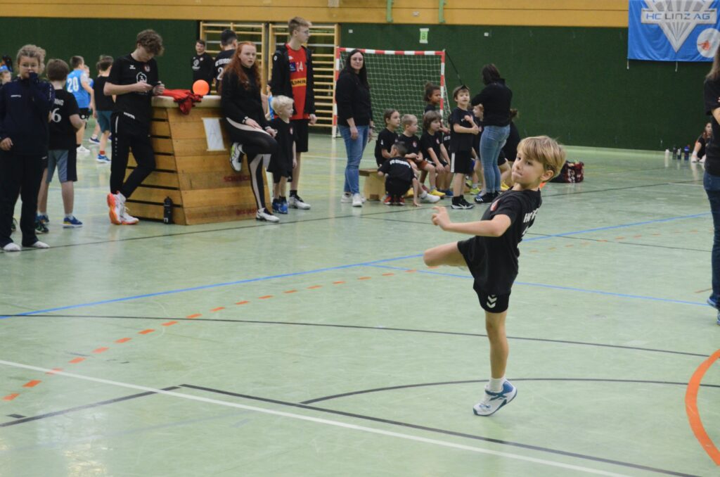 Minihandballturnier in Eferding begeistert Kinder und Fans