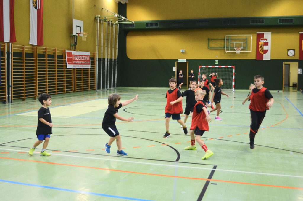 Minihandballturnier in Eferding begeistert Kinder und Fans