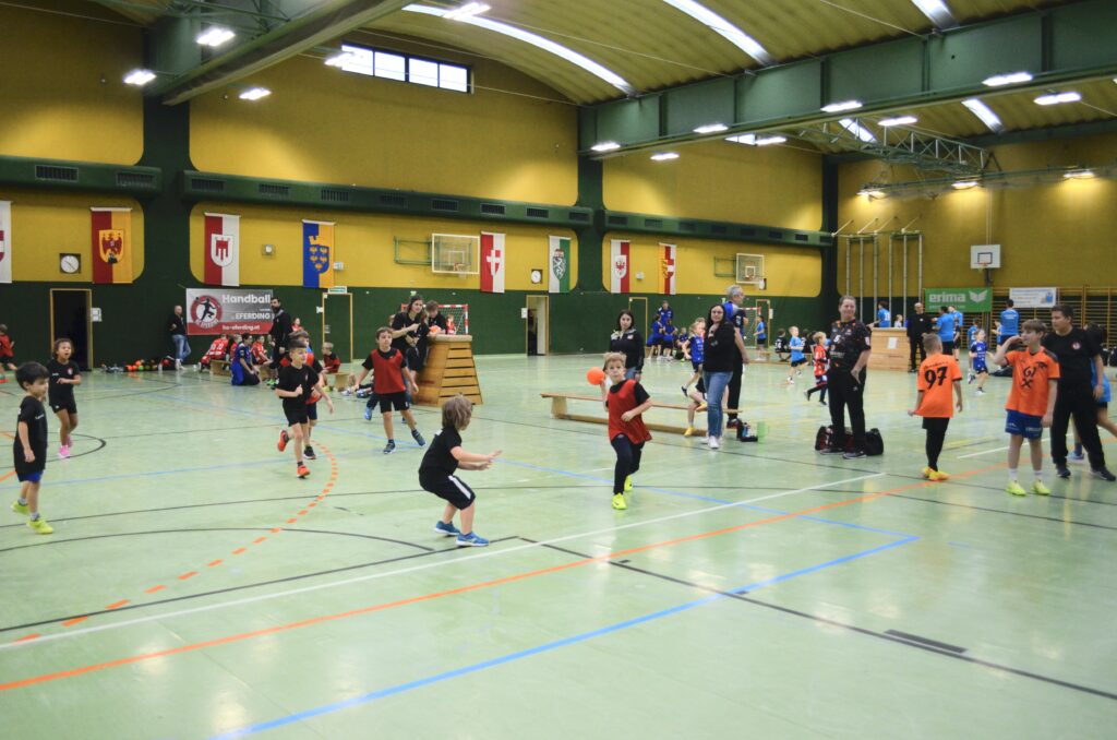 Minihandballturnier in Eferding begeistert Kinder und Fans