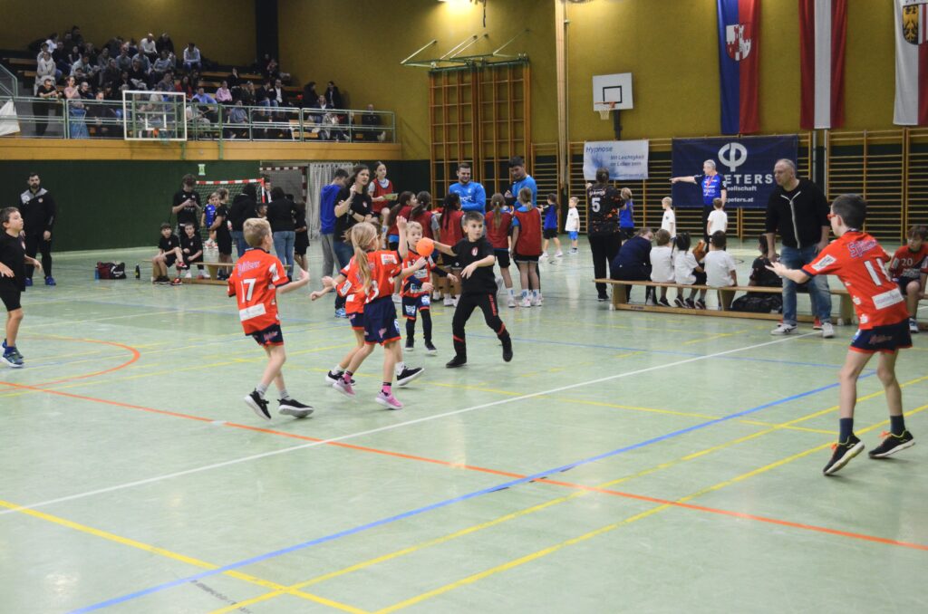 Minihandballturnier in Eferding begeistert Kinder und Fans