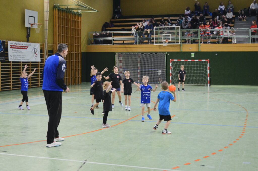 Minihandballturnier in Eferding begeistert Kinder und Fans