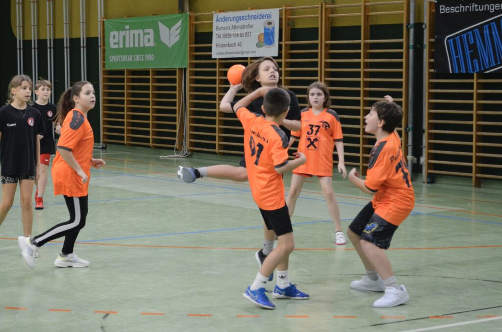 Minihandballturnier in Eferding begeistert Kinder und Fans
