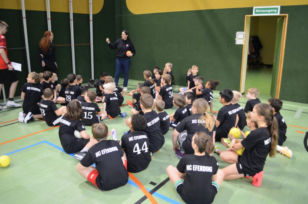 Minihandballturnier in Eferding begeistert Kinder und Fans