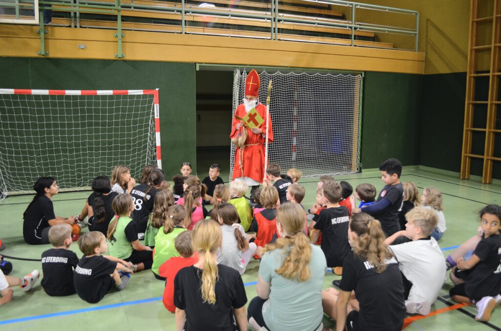 Nikolaus Besuch bei den Eferdinger Handballminis