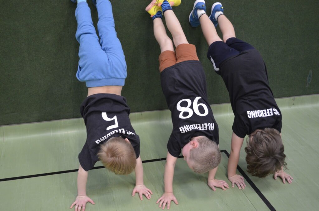 Minihandball Fest in Eferding begeistert Kinder, Publikum und Ehrengäste