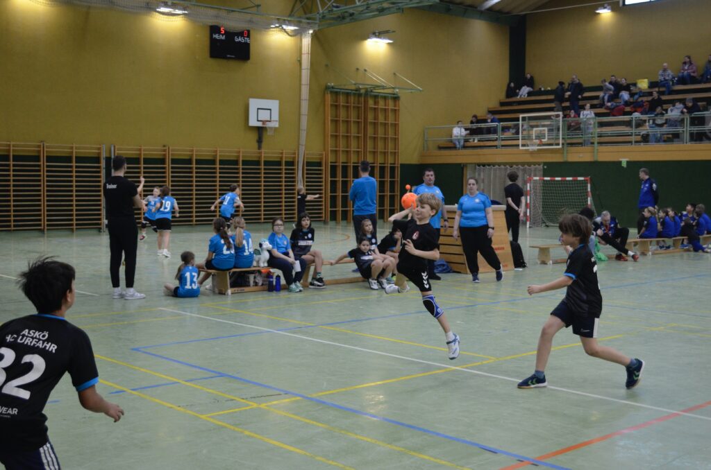 Minihandball Fest in Eferding begeistert Kinder, Publikum und Ehrengäste