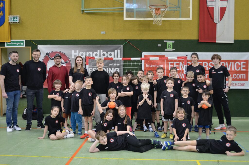 Minihandball Fest in Eferding begeistert Kinder, Publikum und Ehrengäste