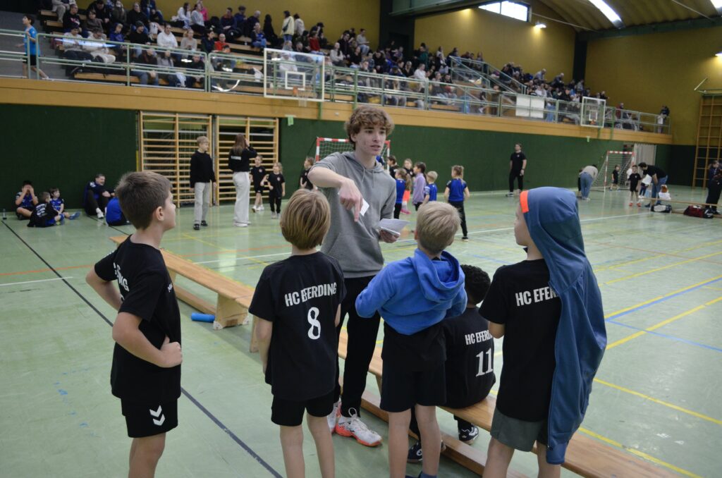 Minihandball Fest in Eferding begeistert Kinder, Publikum und Ehrengäste