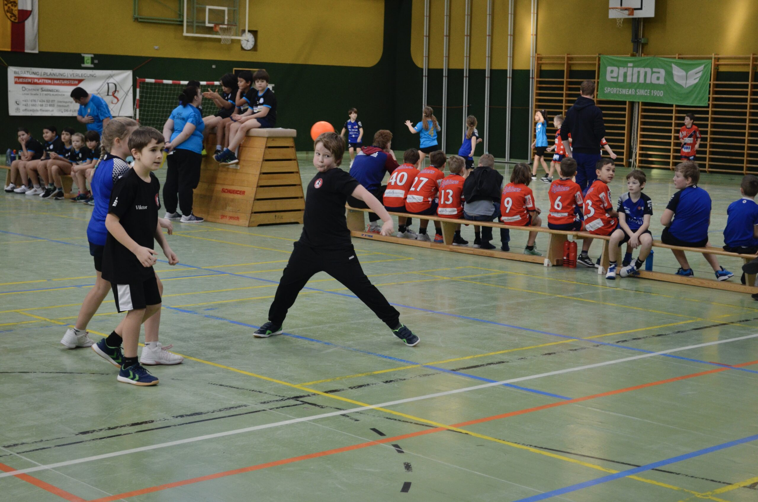 Minihandball Fest in Eferding begeistert Kinder, Publikum und Ehrengäste