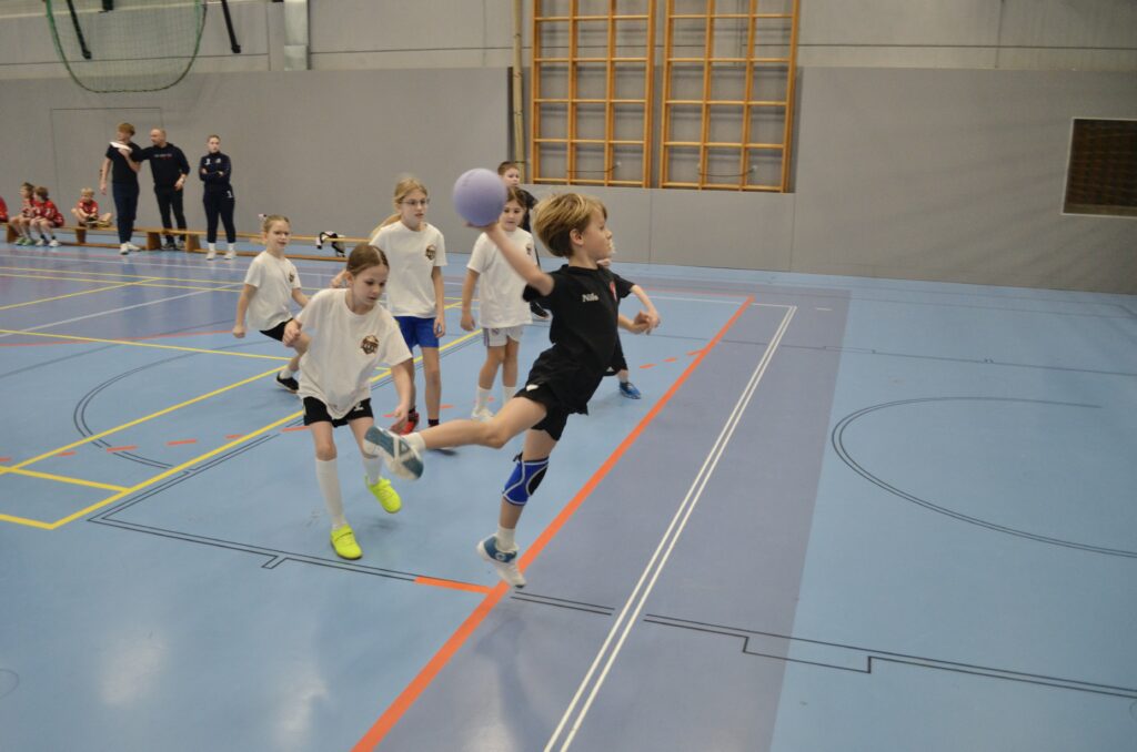 Minihandballturnier mit großem Einsatz und Spielfreude
