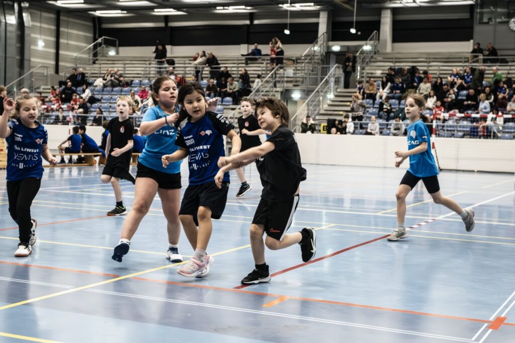Minihandballturnier mit großem Einsatz und Spielfreude