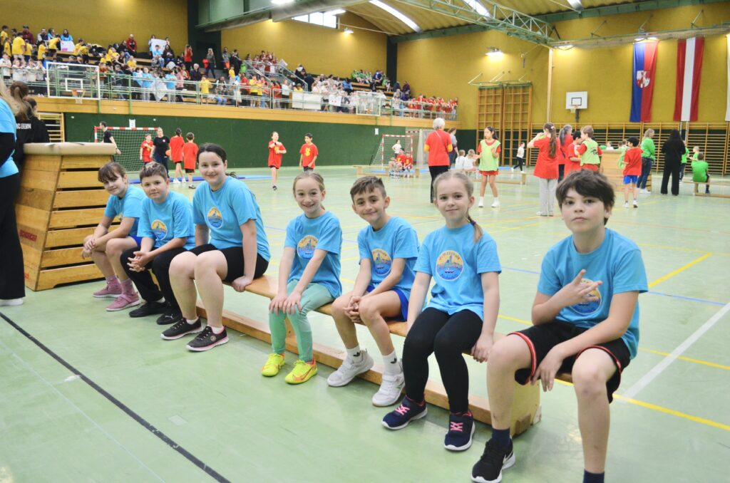 Mattenhandballturnier der Volksschulen begeistert junge Sportler