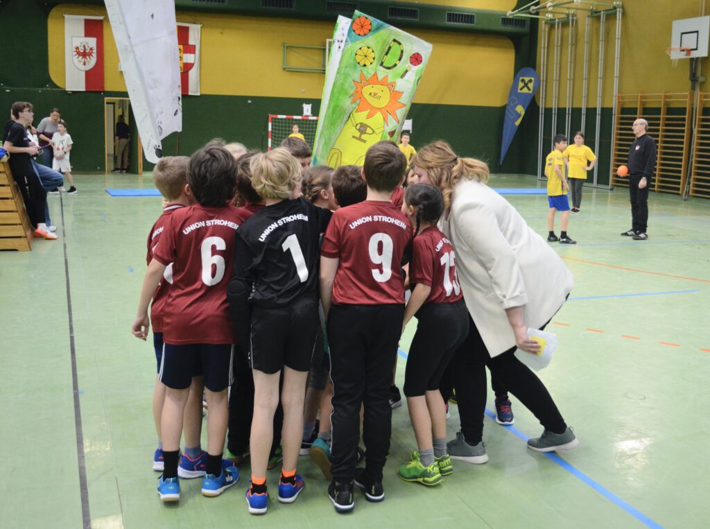 Mattenhandballturnier der Volksschulen begeistert junge Sportler