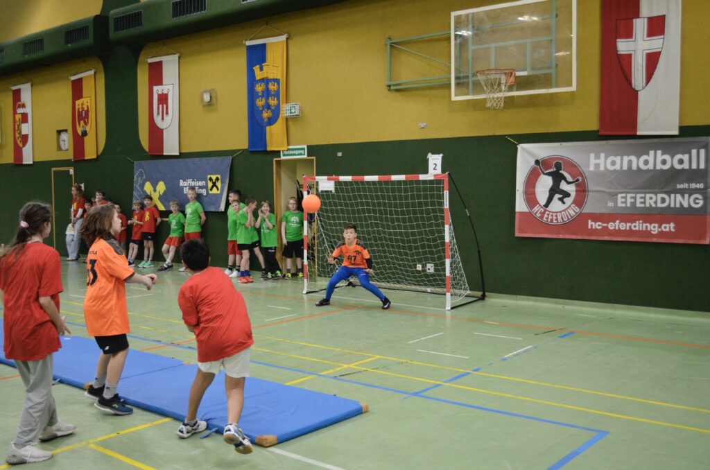 Mattenhandballturnier der Volksschulen begeistert junge Sportler
