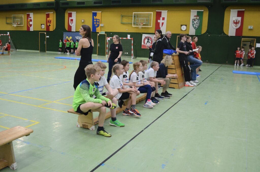 Mattenhandballturnier der Volksschulen begeistert junge Sportler
