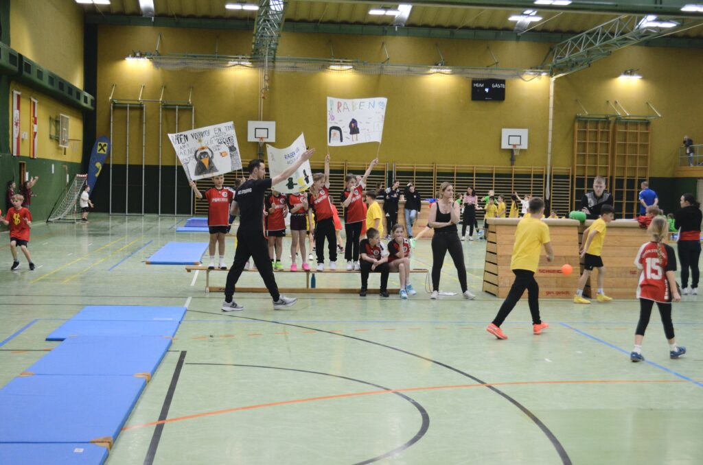 Mattenhandballturnier der Volksschulen begeistert junge Sportler