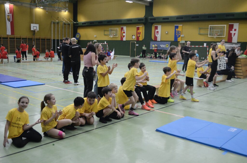 Mattenhandballturnier der Volksschulen begeistert junge Sportler
