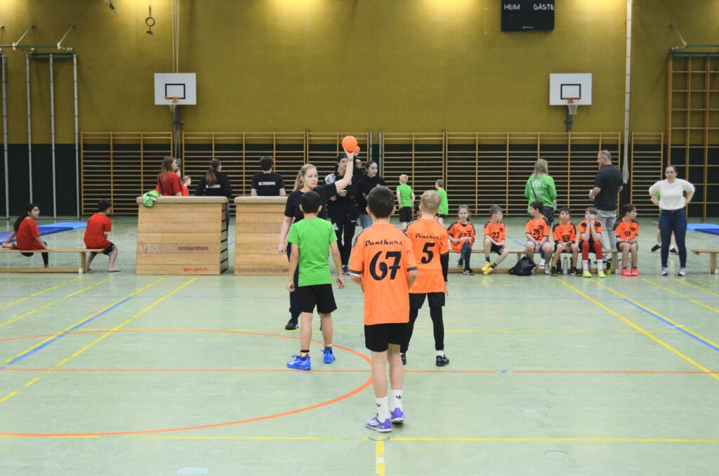Mattenhandballturnier der Volksschulen begeistert junge Sportler