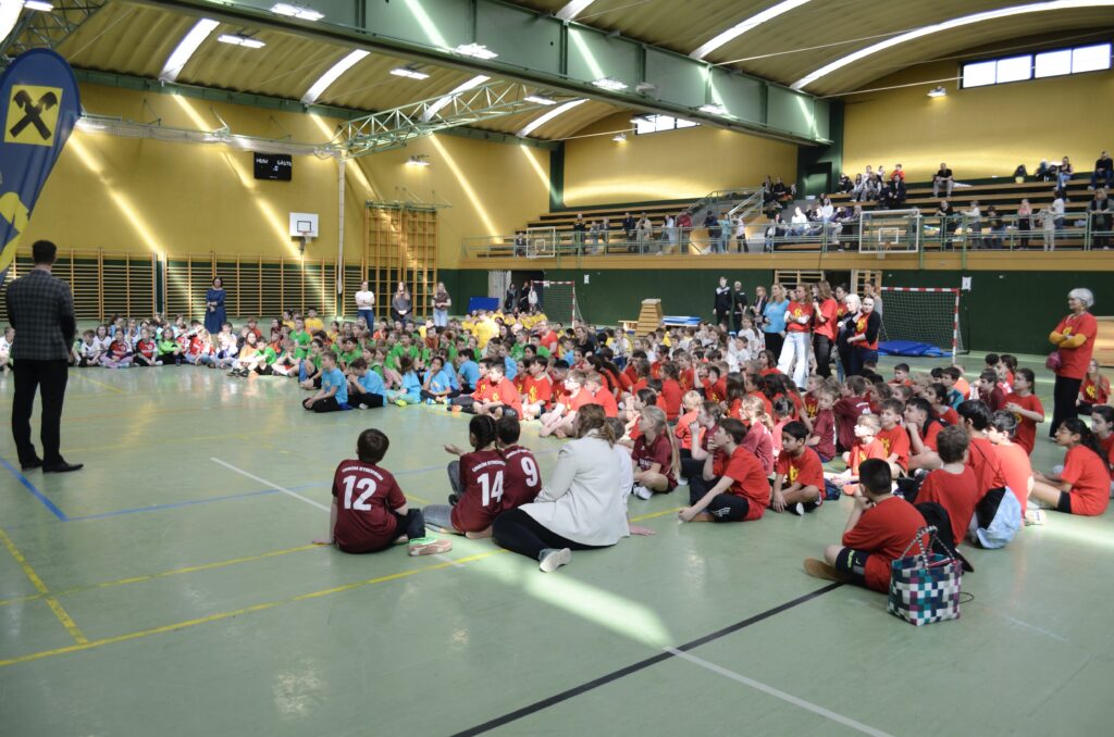 Mattenhandballturnier der Volksschulen begeistert junge Sportler