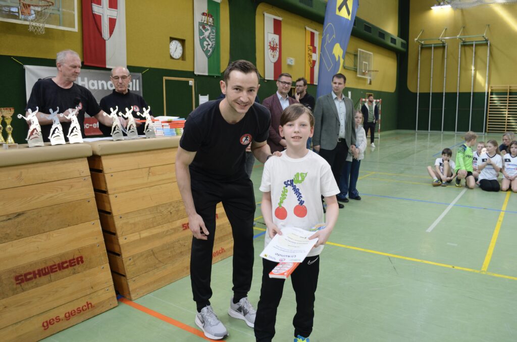 Mattenhandballturnier der Volksschulen begeistert junge Sportler