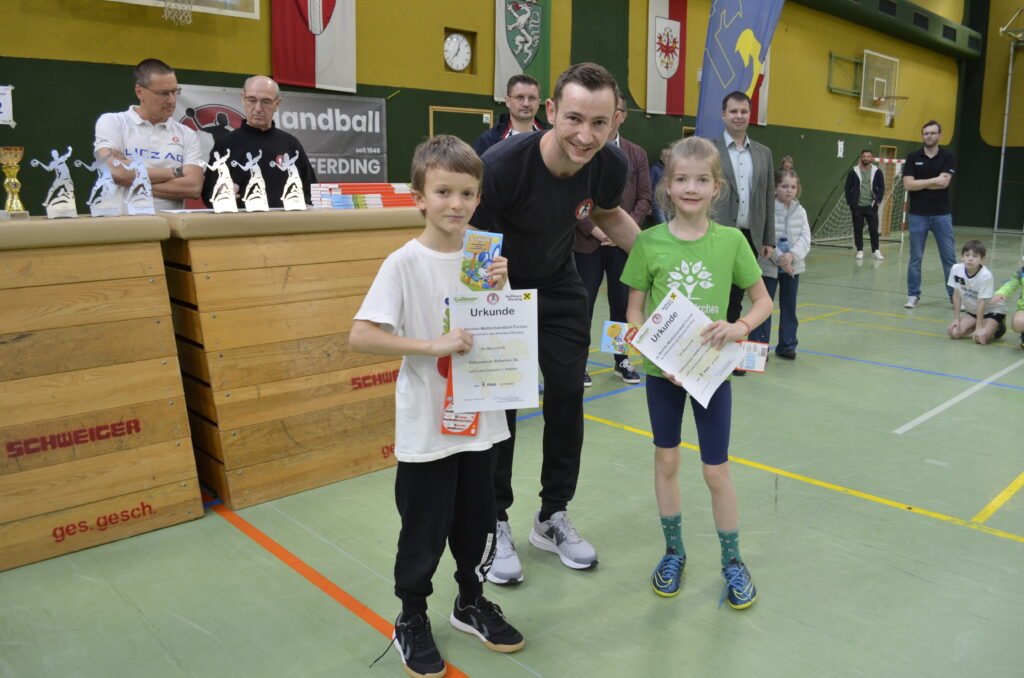 Mattenhandballturnier der Volksschulen begeistert junge Sportler