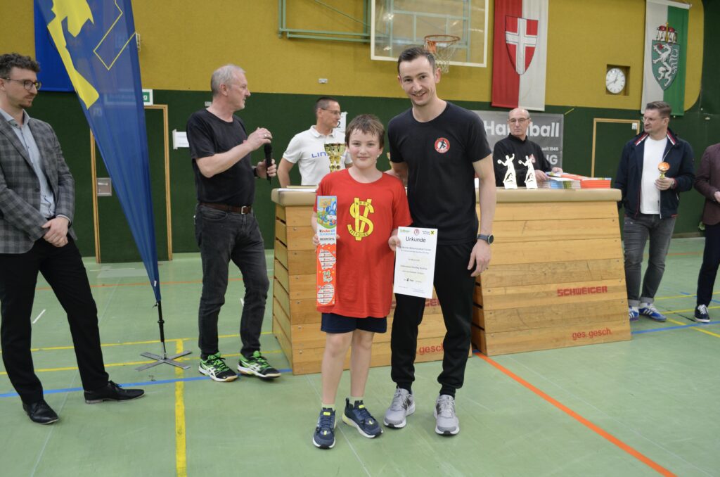 Mattenhandballturnier der Volksschulen begeistert junge Sportler