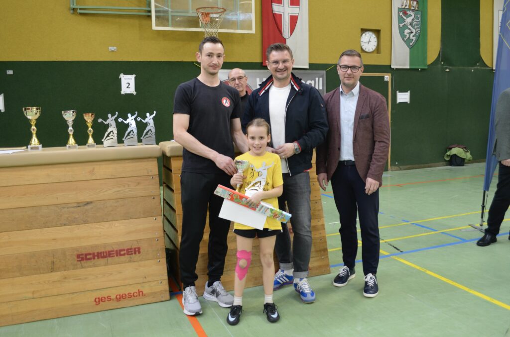 Mattenhandballturnier der Volksschulen begeistert junge Sportler
