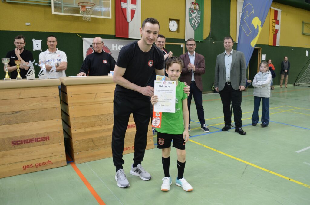 Mattenhandballturnier der Volksschulen begeistert junge Sportler