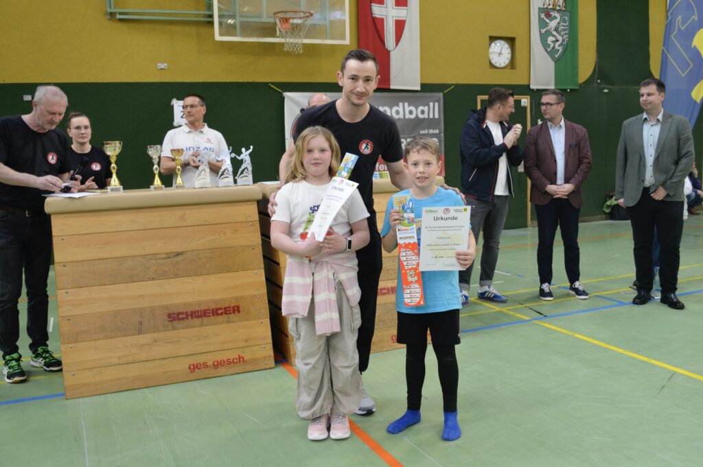 Mattenhandballturnier der Volksschulen begeistert junge Sportler