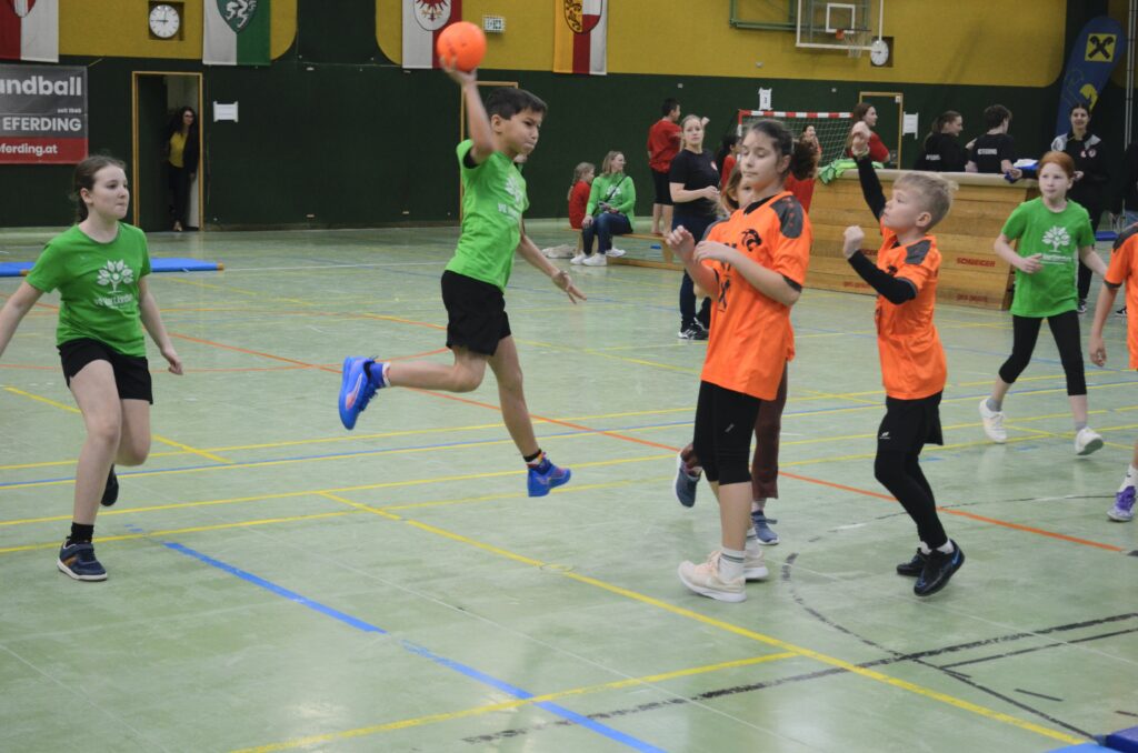 Mattenhandballturnier der Volksschulen begeistert junge Sportler