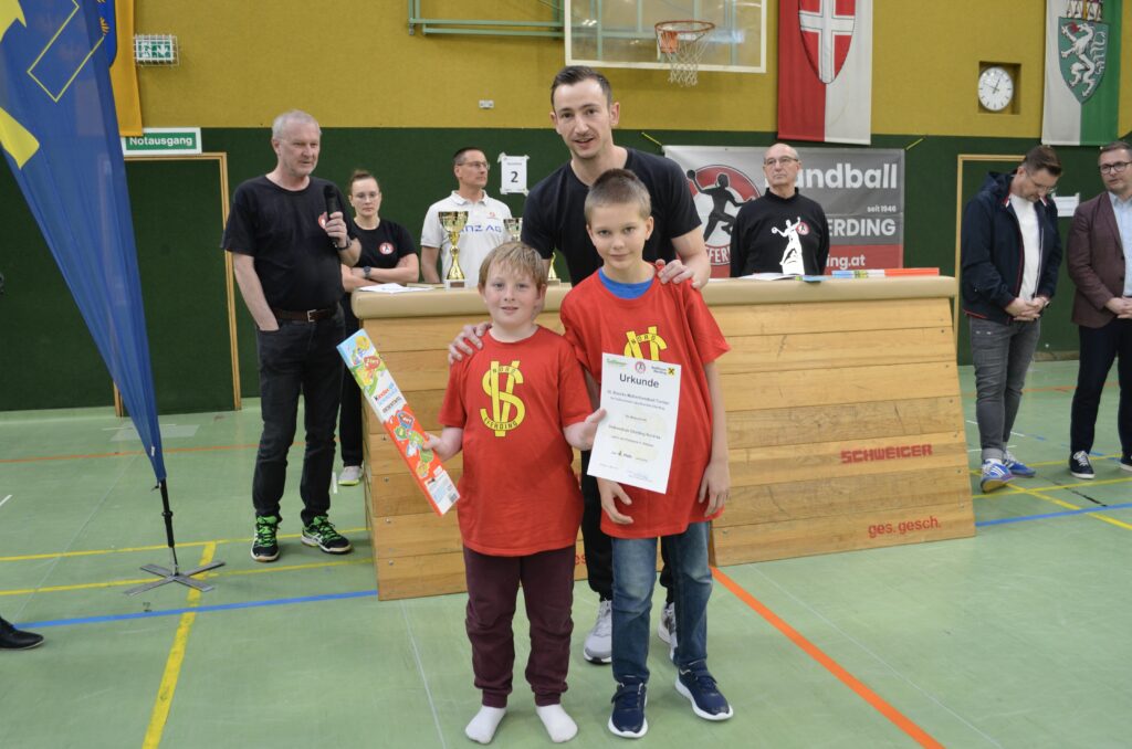 Mattenhandballturnier der Volksschulen begeistert junge Sportler