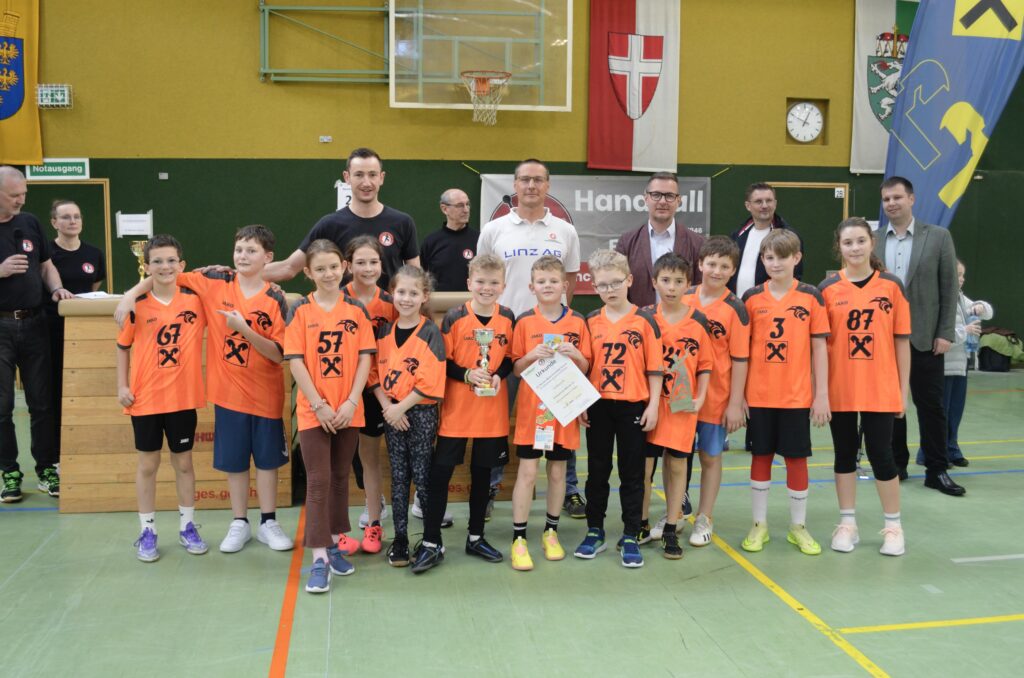Mattenhandballturnier der Volksschulen begeistert junge Sportler